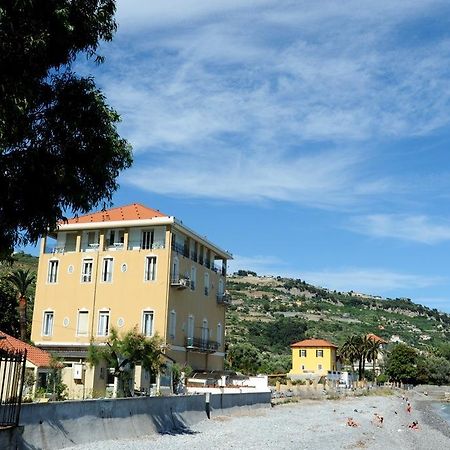 Holiday'S Beach Aparthotel Ventimiglia Luaran gambar