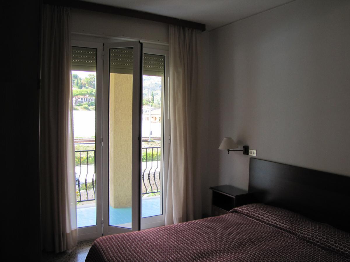 Holiday'S Beach Aparthotel Ventimiglia Luaran gambar