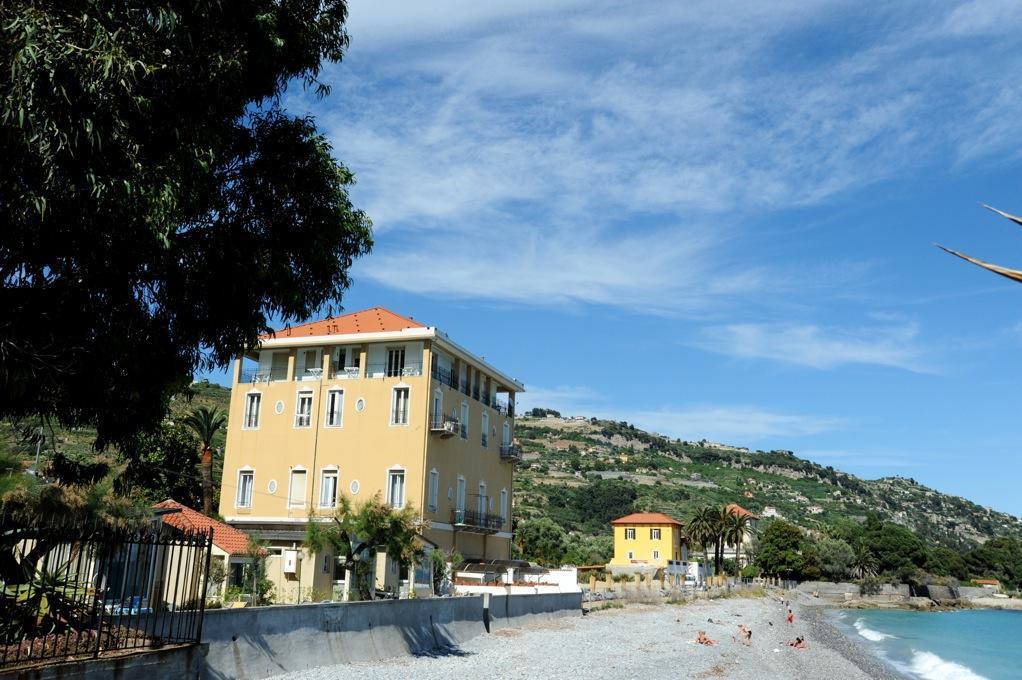Holiday'S Beach Aparthotel Ventimiglia Luaran gambar