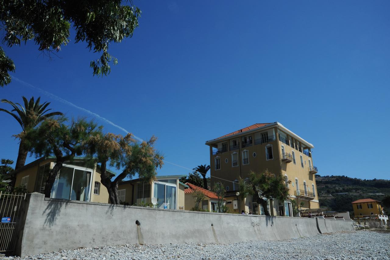 Holiday'S Beach Aparthotel Ventimiglia Luaran gambar