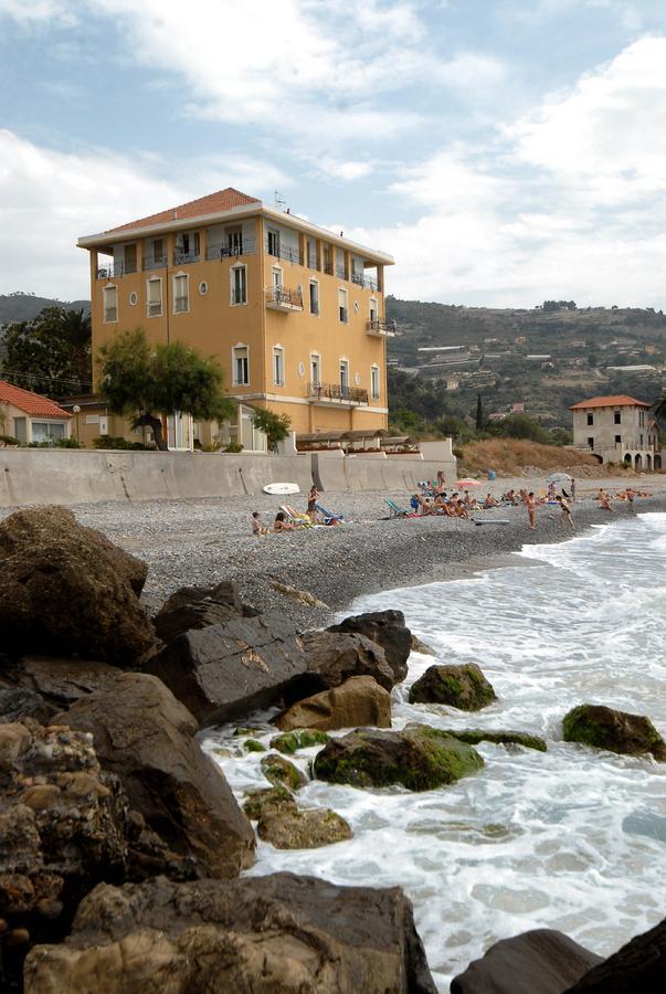 Holiday'S Beach Aparthotel Ventimiglia Luaran gambar