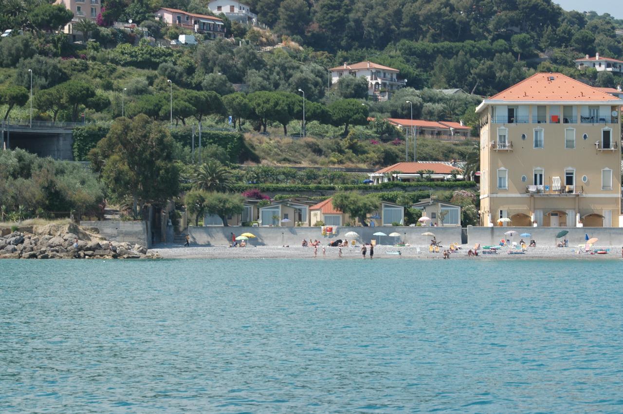 Holiday'S Beach Aparthotel Ventimiglia Luaran gambar