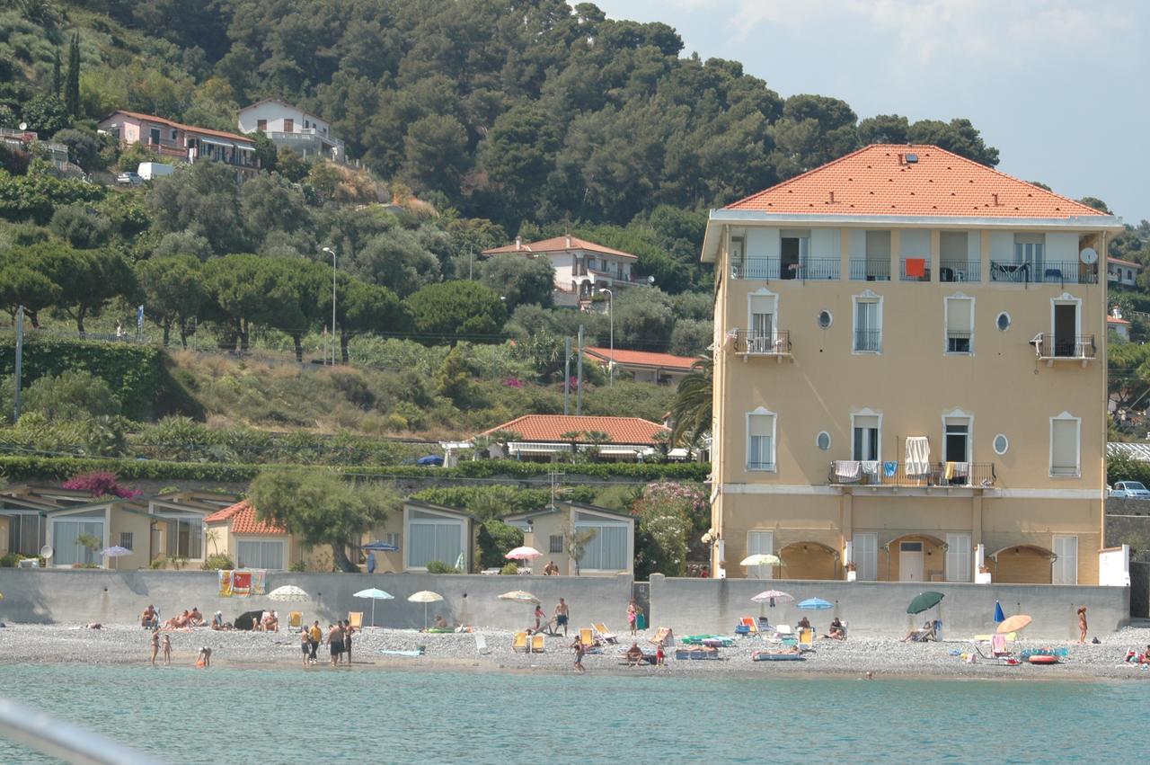 Holiday'S Beach Aparthotel Ventimiglia Luaran gambar